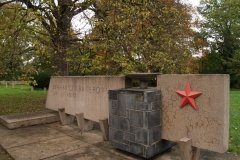 By April 1946, 640 members of the Soviet armed forces who were either killed in action or died as a result of World War II had been buried here